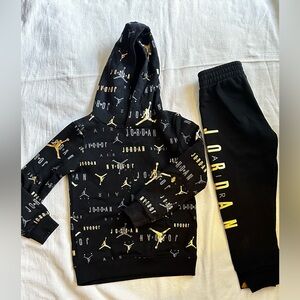 Jordan 2pc toddler suit. Semi new my son only wore it two times.